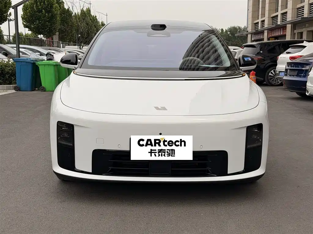 Li Auto i8 2025