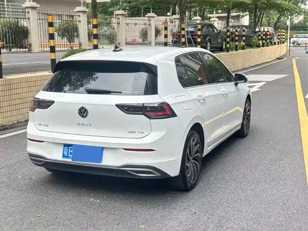 Volkswagen Golf 2021