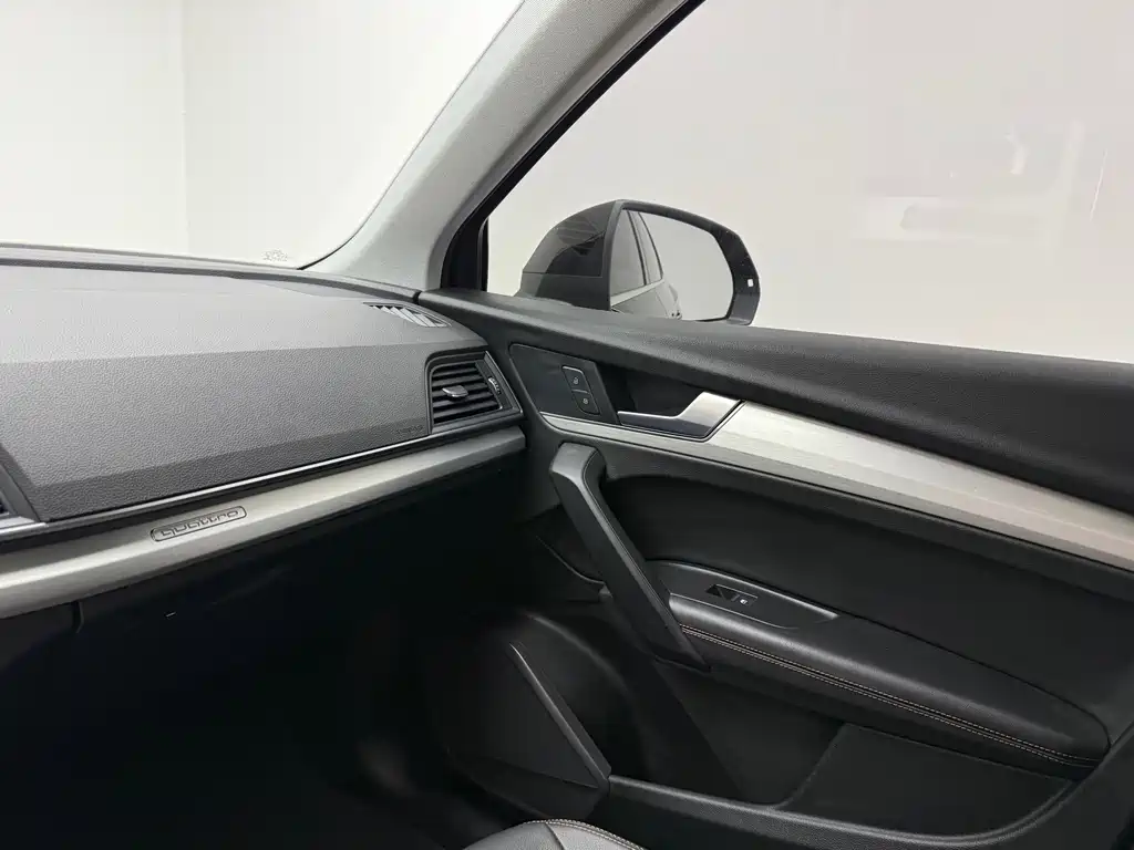 Audi Q5L 2018 — фото 13