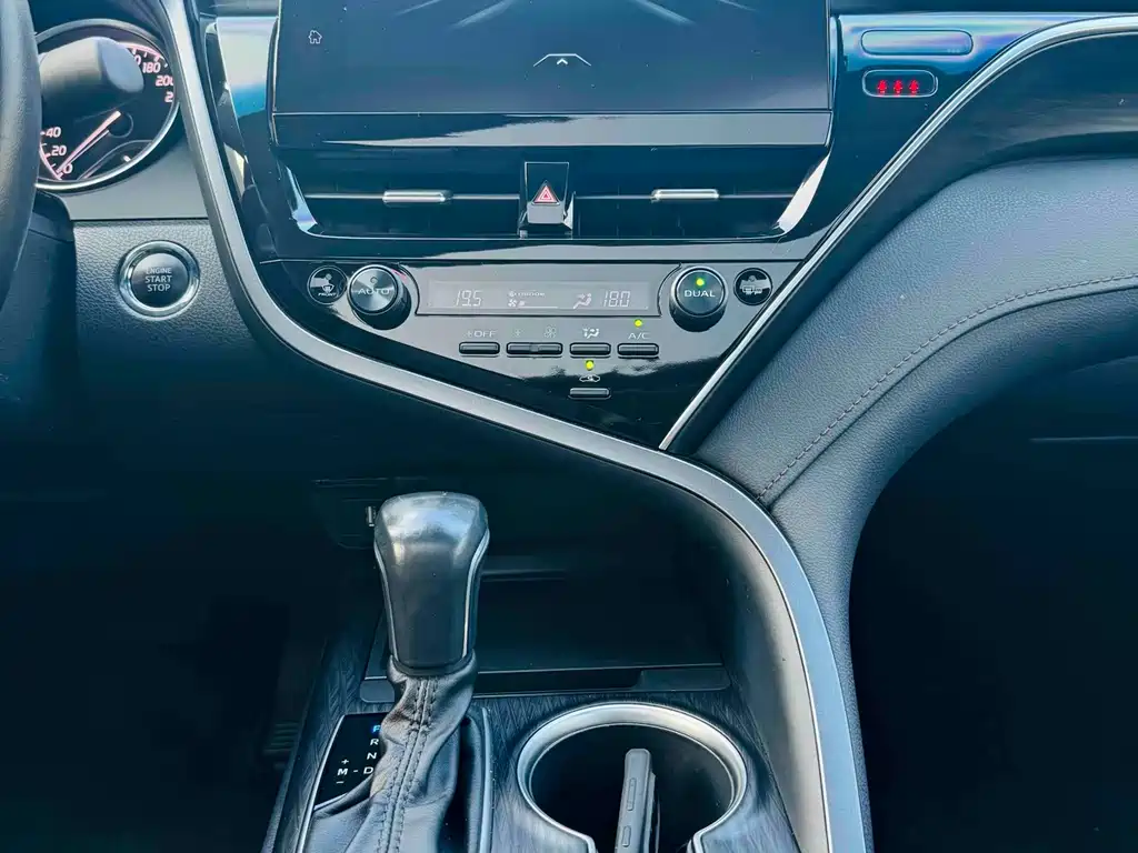 Toyota Camry 2022 — фото 16