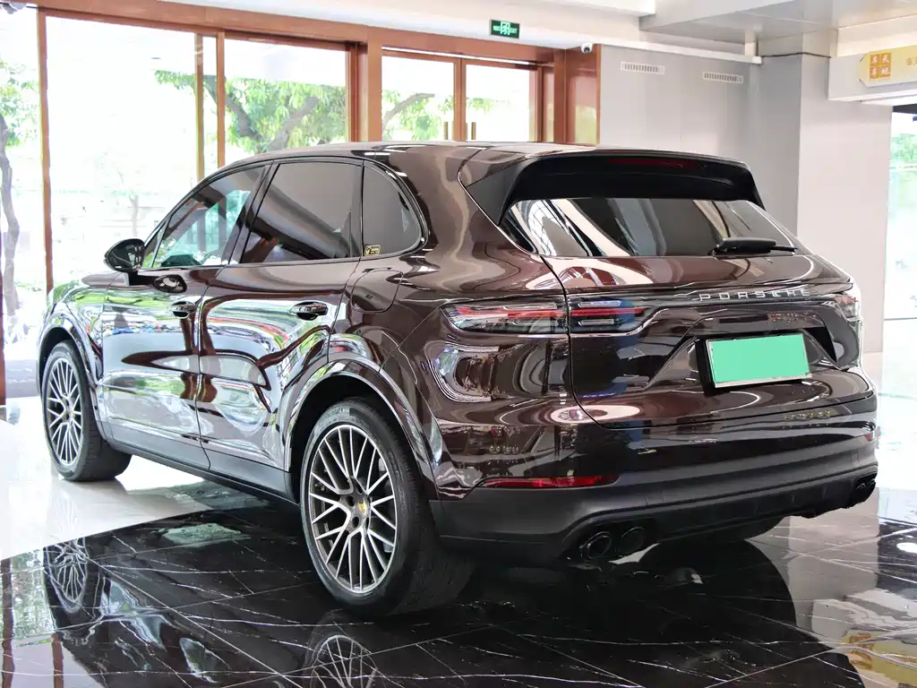 Porsche Cayenne Hybrid 2021