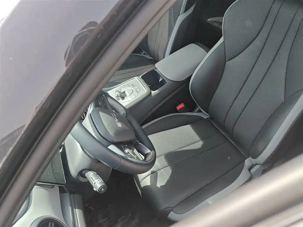 BYD Seal 05 DM-i 2025 — фото 11
