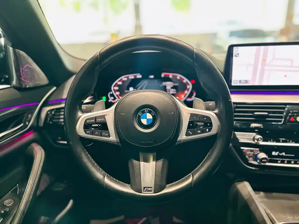 BMW 5 Series 2021 — фото 10