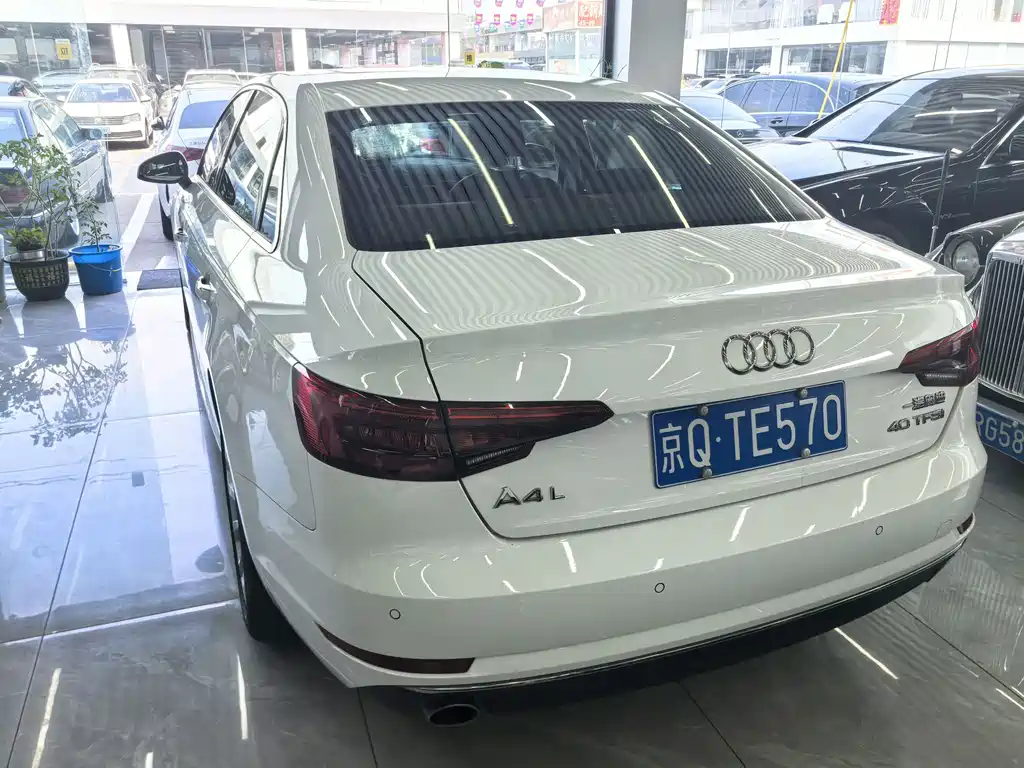 Audi A4L 2017 — фото 12