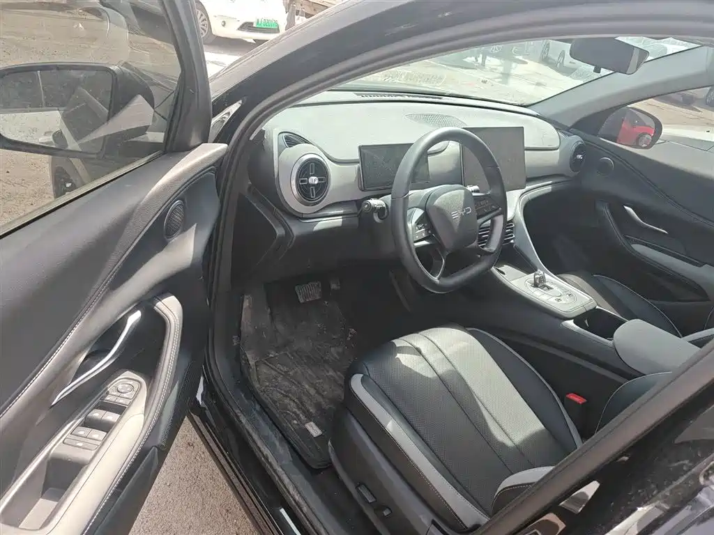 BYD Seal 05 DM-i 2025 — фото 12