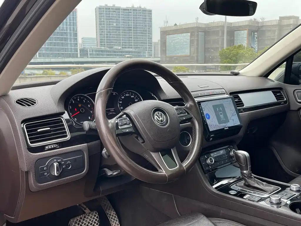 Volkswagen Touareg 2017 — фото 10