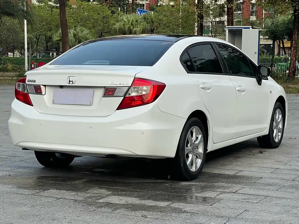 Honda Civic 2014 — фото 12