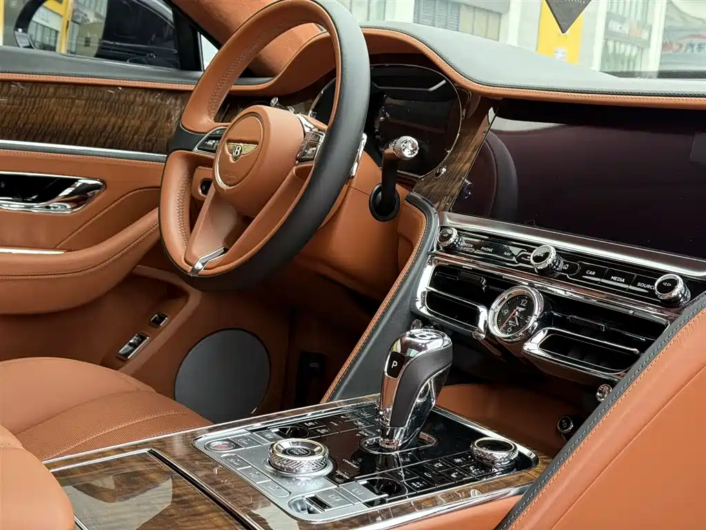 Bentley Flying Spur 2021 — фото 18