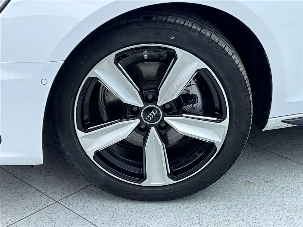 Audi A4L 2022 — фото 10