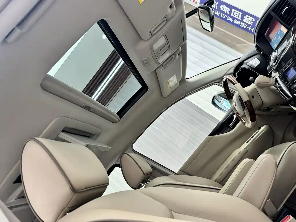 Nissan Quest 2016 — фото 21