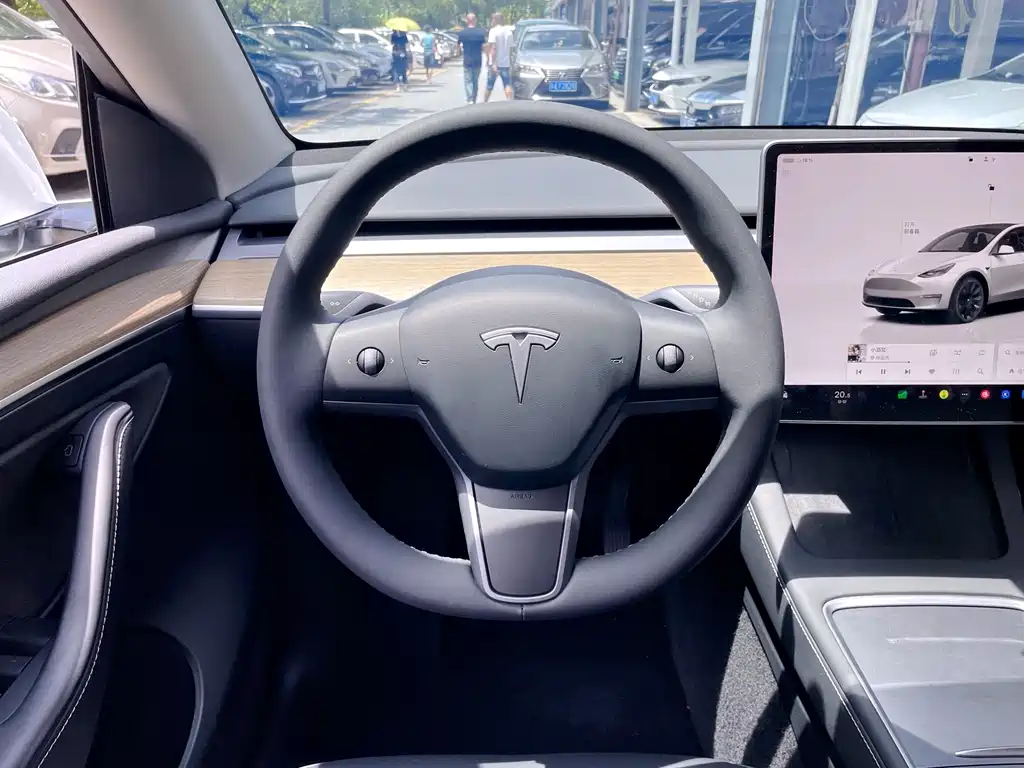 Tesla Model Y 2023 — фото 19