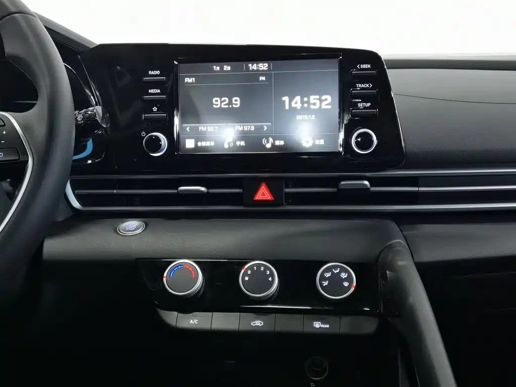 Hyundai Elantra 2024 — фото 12