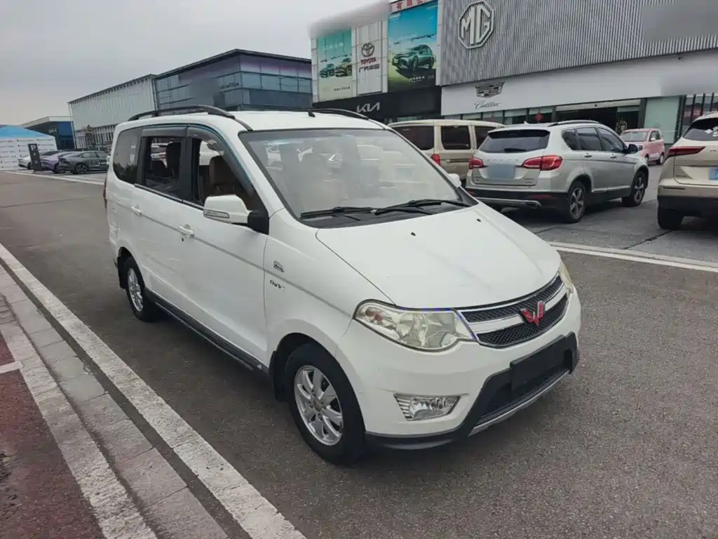 Wuling Hongguang 2015