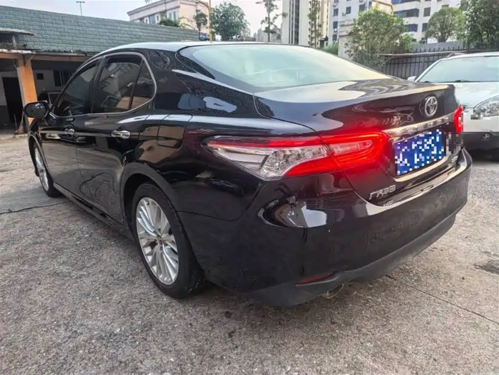 Toyota Camry 2019 — фото 4