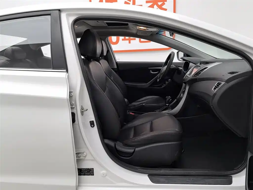 Hyundai Elantra Langdong 2018 — фото 23