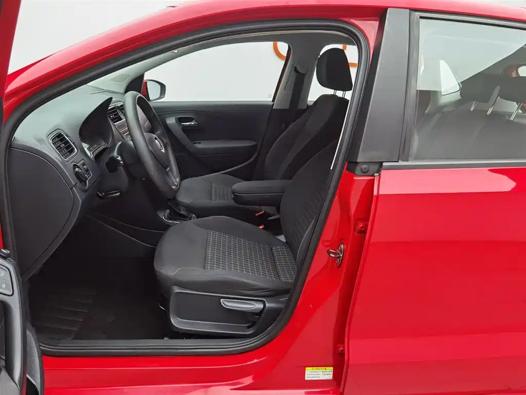Volkswagen Polo 2015 — фото 10