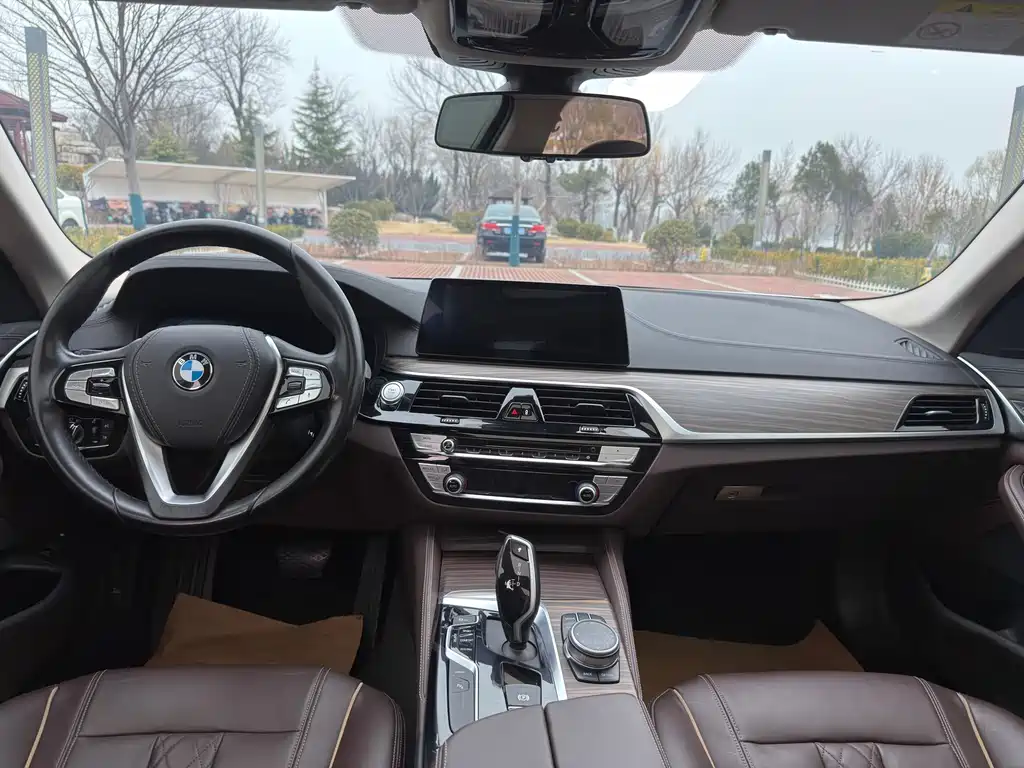 BMW 5 Series New Energy 2019 — фото 16
