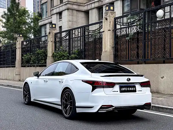 Lexus LS 2020