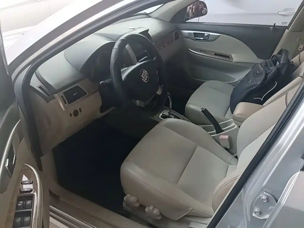 Buick Excelle 2015 — фото 16