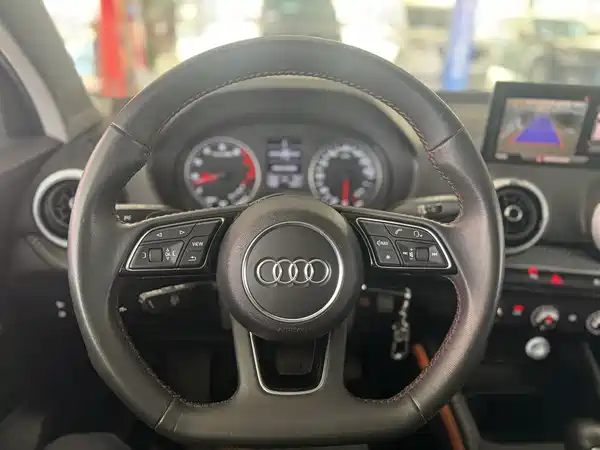 Audi Q2L 2022