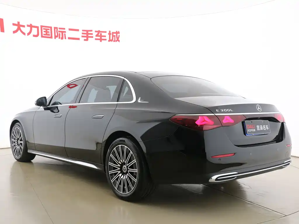 Mercedes-Benz E-Class 2025 — фото 15