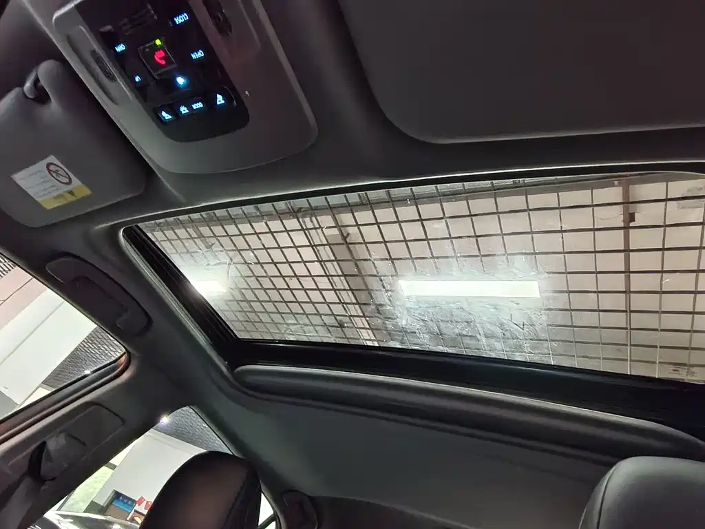 Toyota Camry 2023 — фото 14