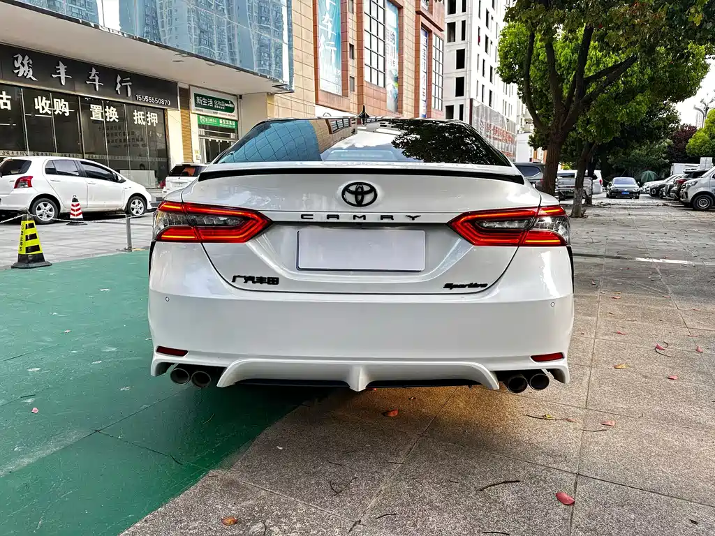 Toyota Camry 2023 — фото 8