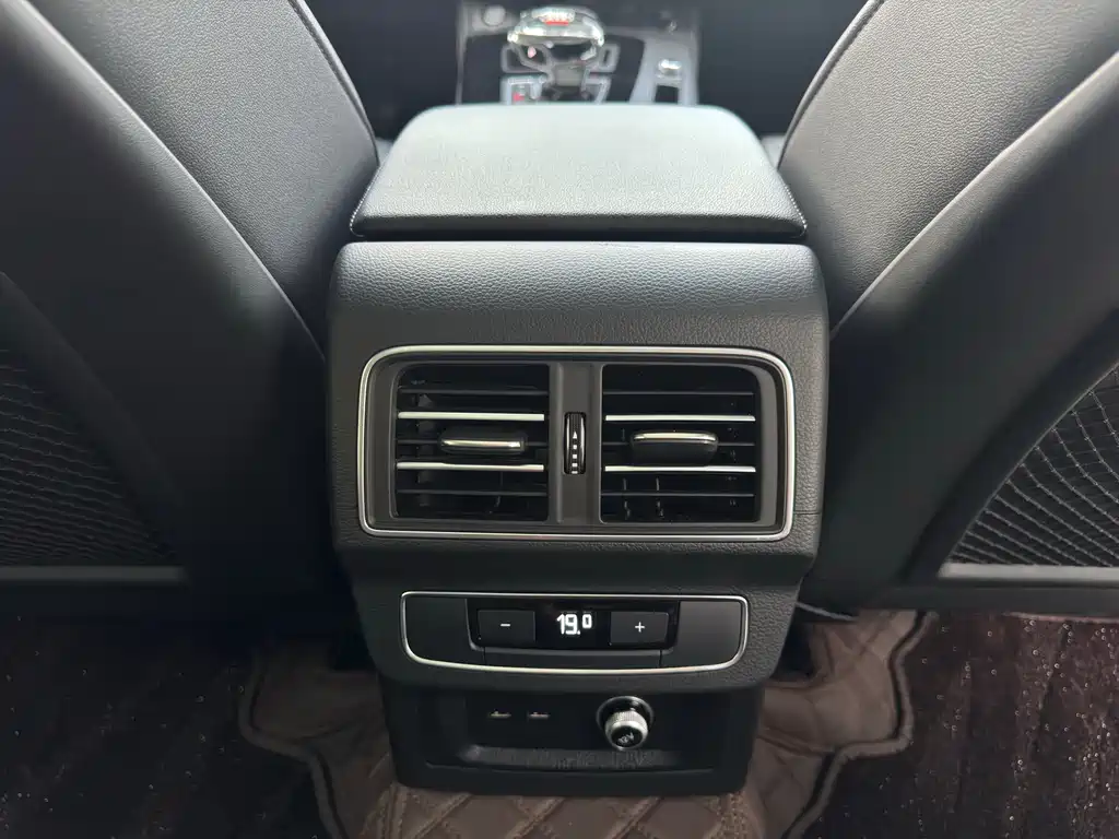 Audi Q5L 2023 — фото 10