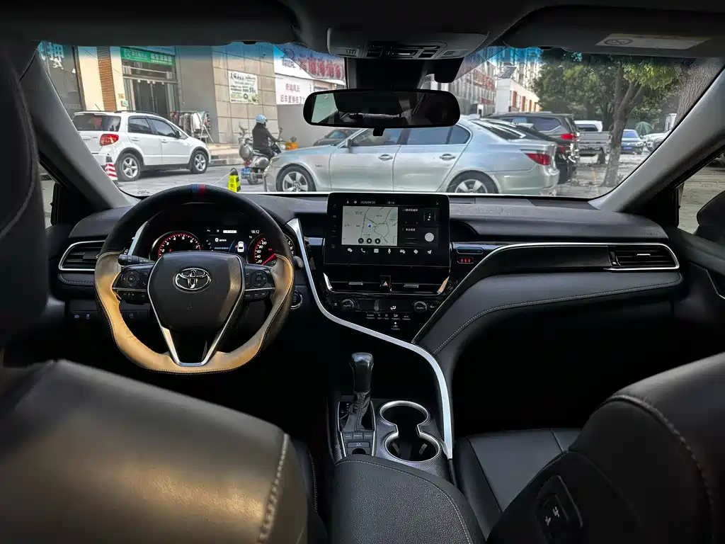 Toyota Camry 2023 — фото 5