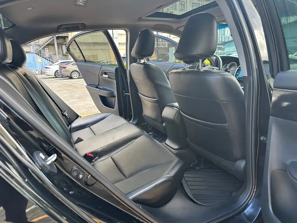 Honda Accord 2017 — фото 13