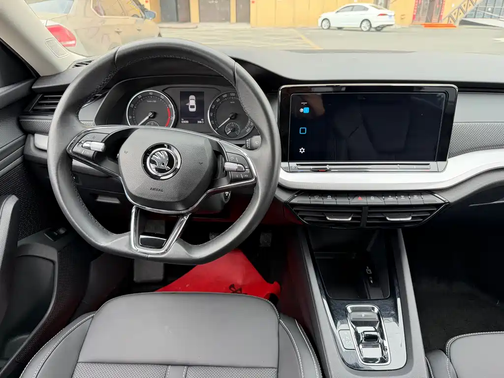 Skoda Octavia 2023 — фото 21