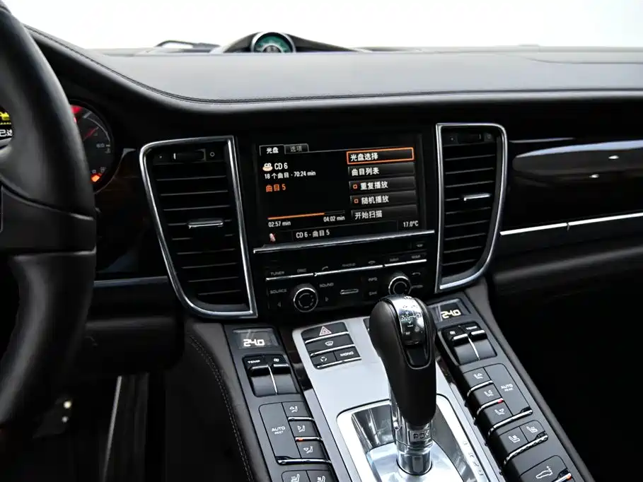 Porsche Panamera 2010 — фото 13