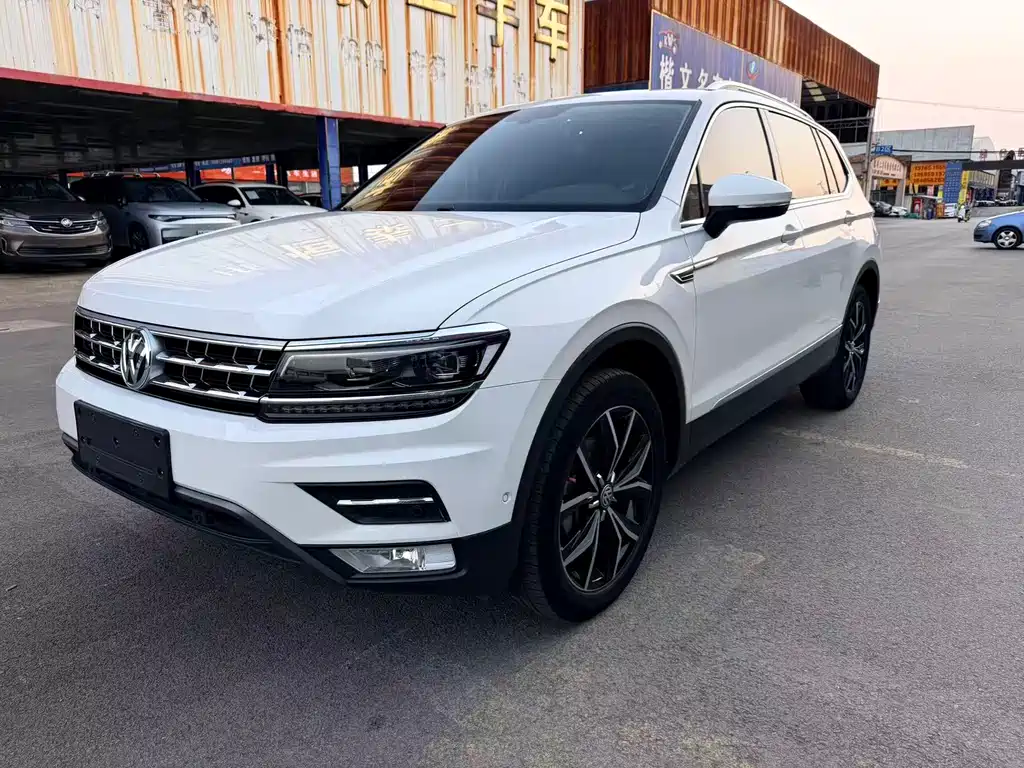 Volkswagen Tiguan L 2019 — фото 1