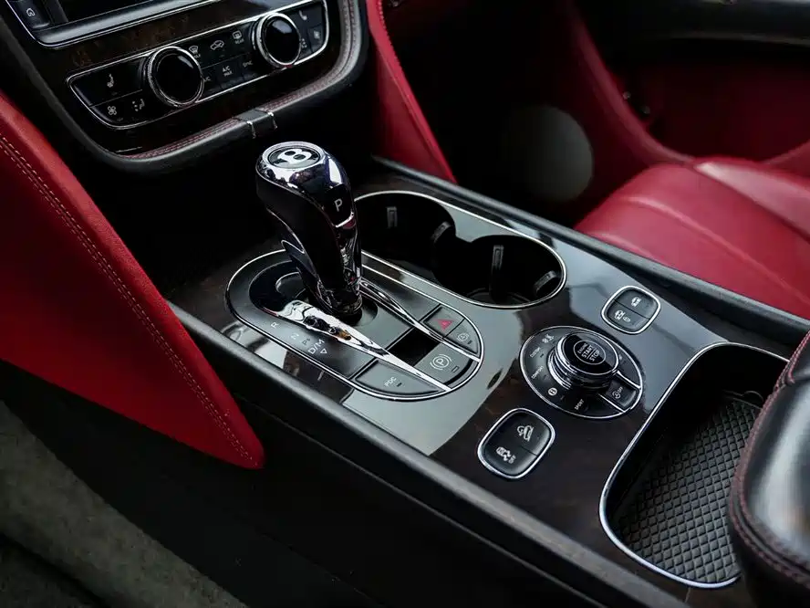 Bentley Bentayga 2019 — фото 12