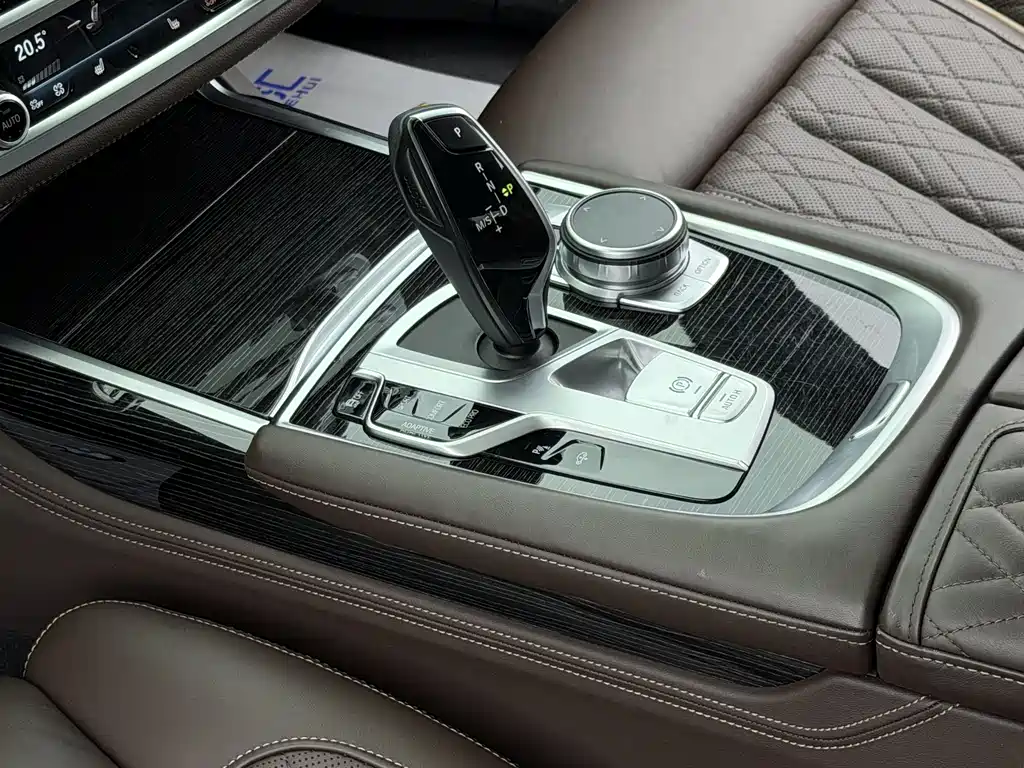 BMW 7 Series 2021 — фото 19