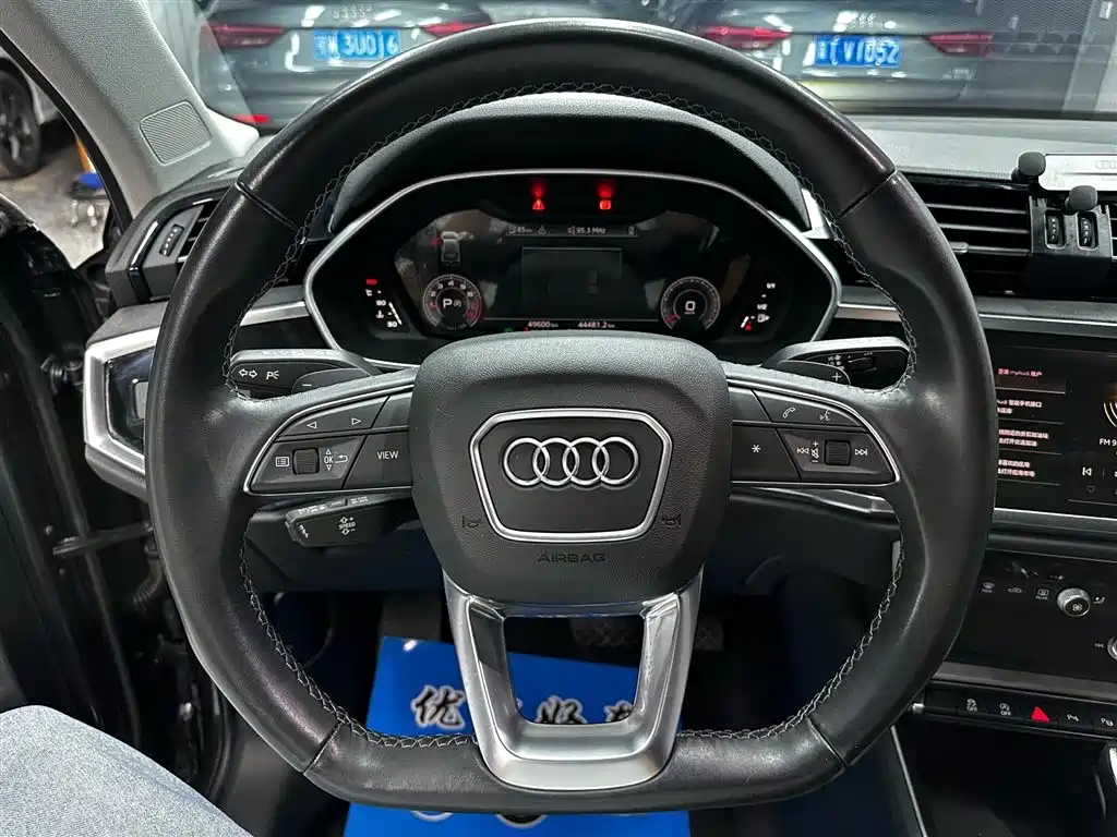Audi Q3 2022 — фото 13