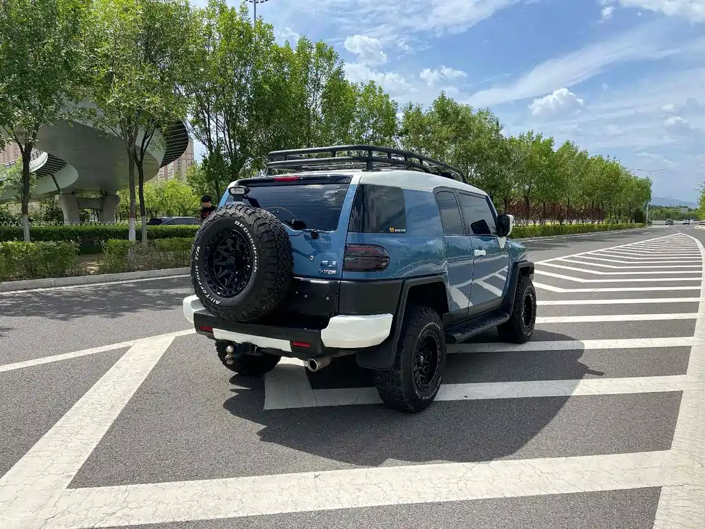 Toyota FJ Cruiser 2020 — фото 6