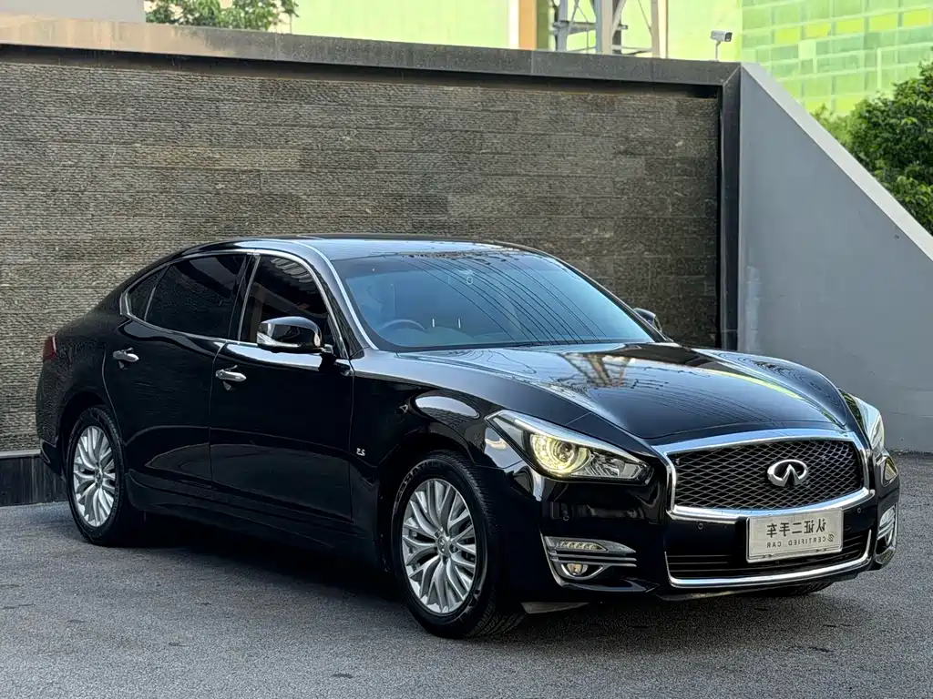 Infiniti Q70 2018