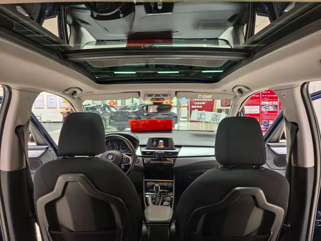 BMW 2 Series Station Wagon 2017 — фото 10