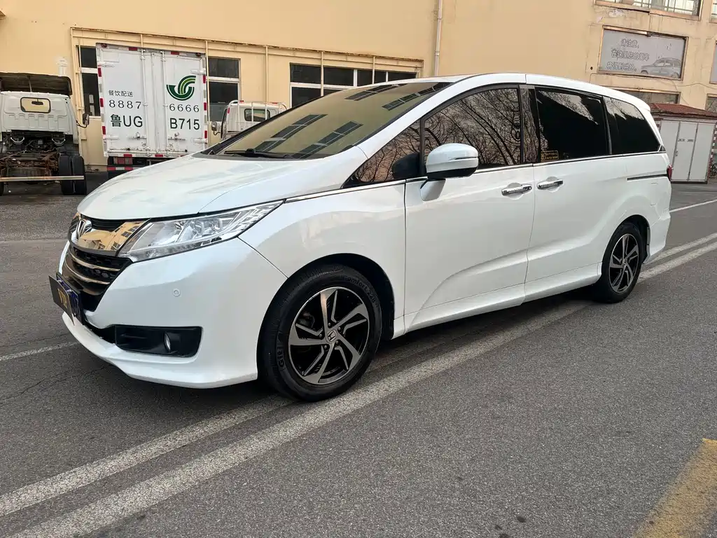 Honda Odyssey 2015 — фото 2