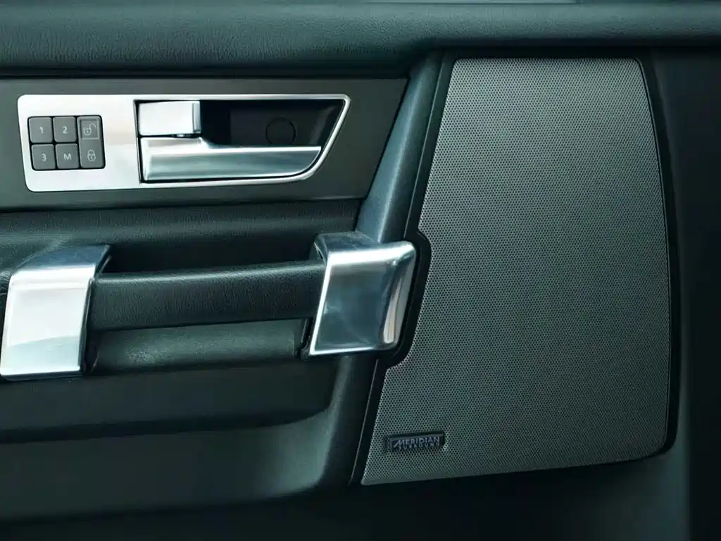 Land Rover Discovery 2016 — фото 14