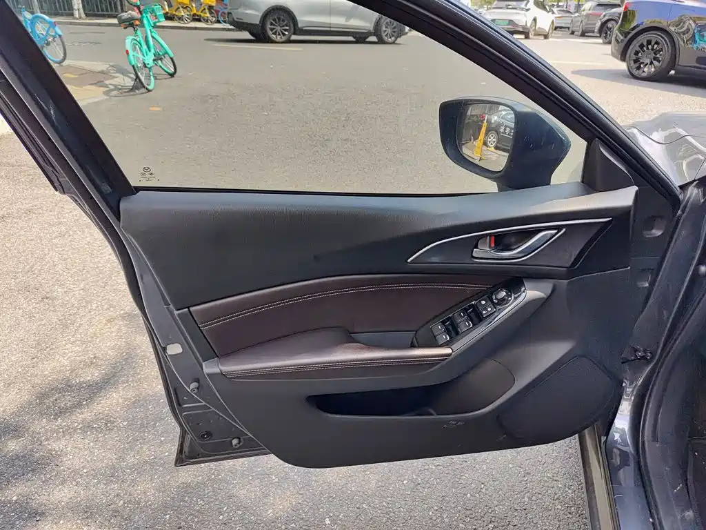 Mazda 3 Axela 2018