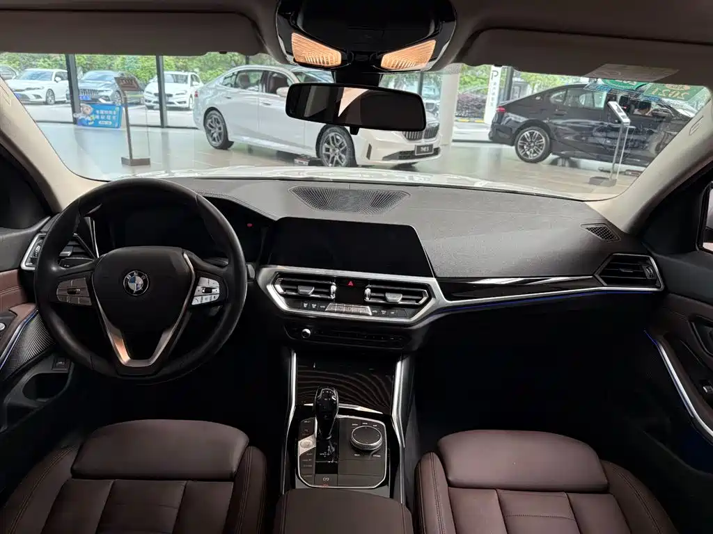 BMW 3 Series 2019 — фото 11
