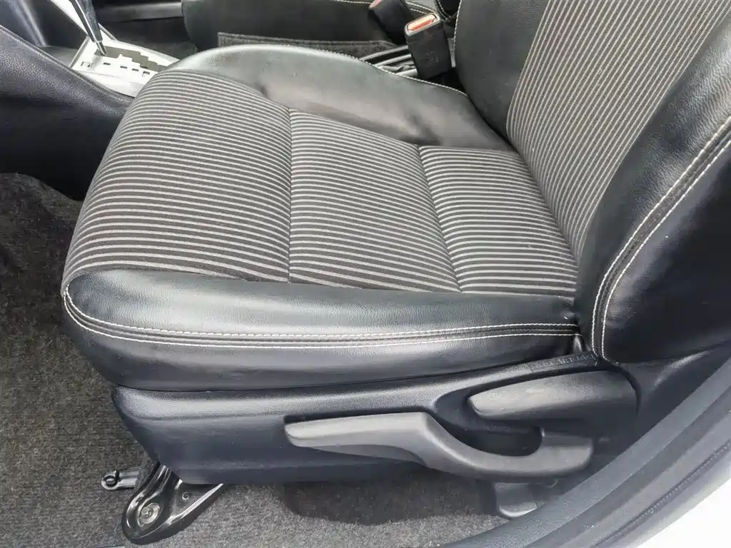 Toyota Yaris L 2015 — фото 20