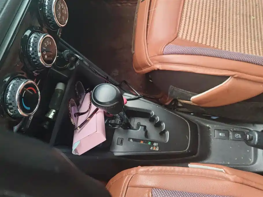 Toyota Yaris L 2018 — фото 16