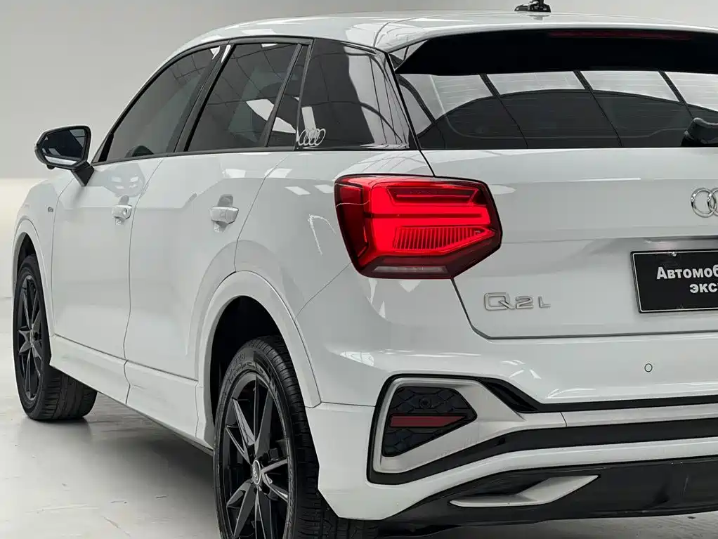 Audi Q2L 2022 — фото 18