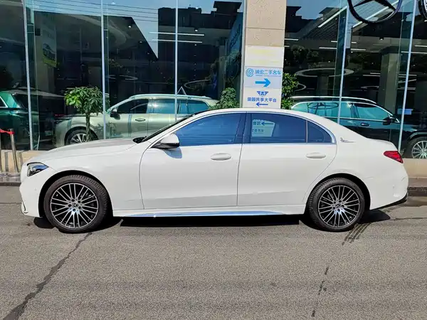 Mercedes-Benz C-Class 2024