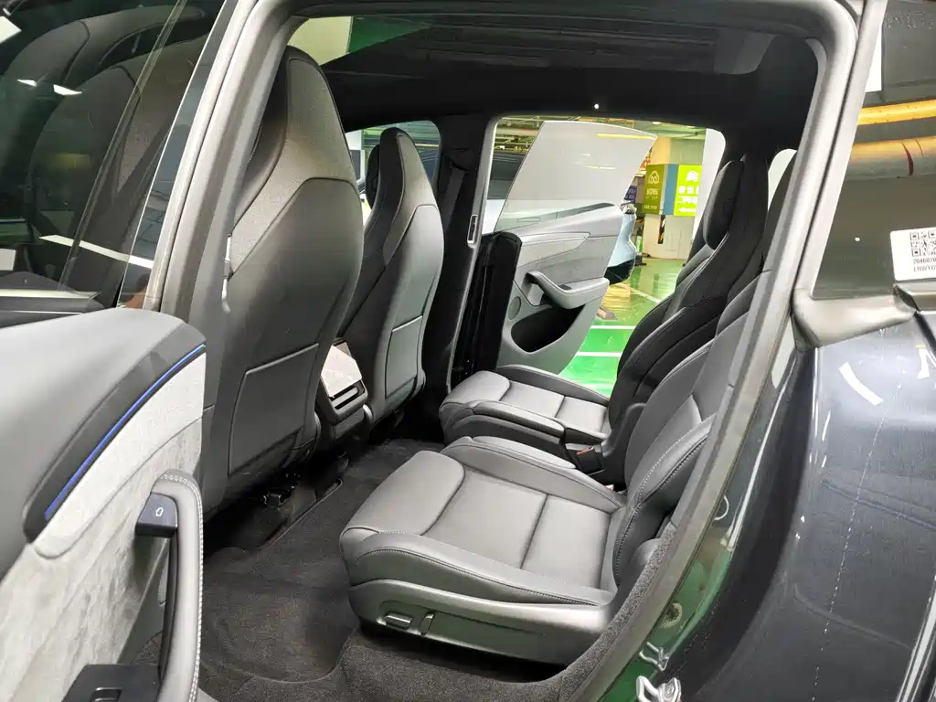 Tesla Model Y L 2025 — фото 14