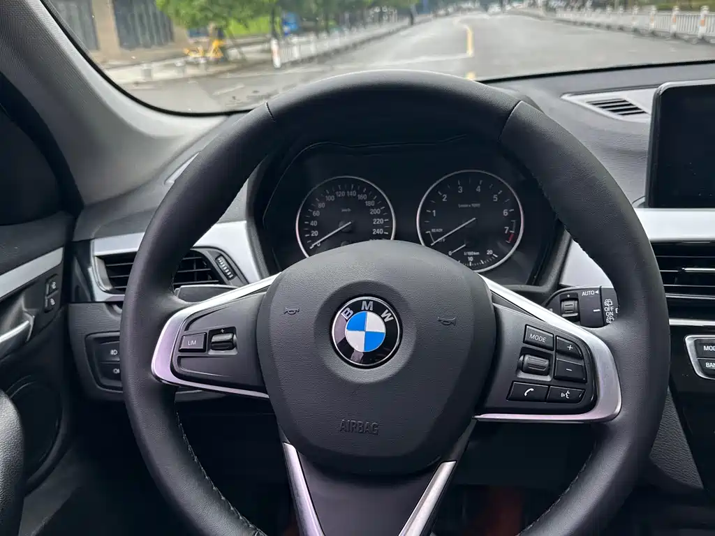 BMW X1 2017 — фото 16
