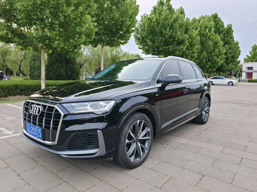 Audi Q7 2023 — фото 1